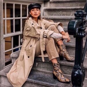 Zara Bloggers Favorite Leather Snake Print Boots Size 36‎